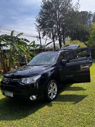MITSUBISHI OUTLANDER 3.0 GT 4X4 V6 24V GASOLINA 4P AUTOMÁTICO MITSUBISHI OUTLANDER 3.0 GT 4X4 V6 24V GASOLINA 4P AUTOMÁTICO